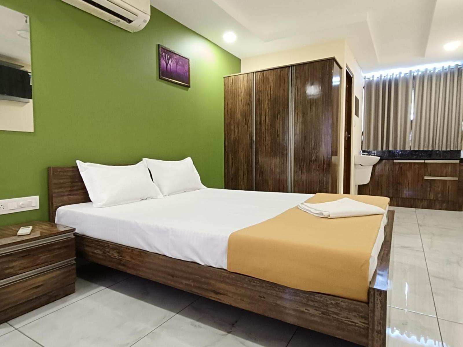 Luxe Inn Kochi Buitenkant foto