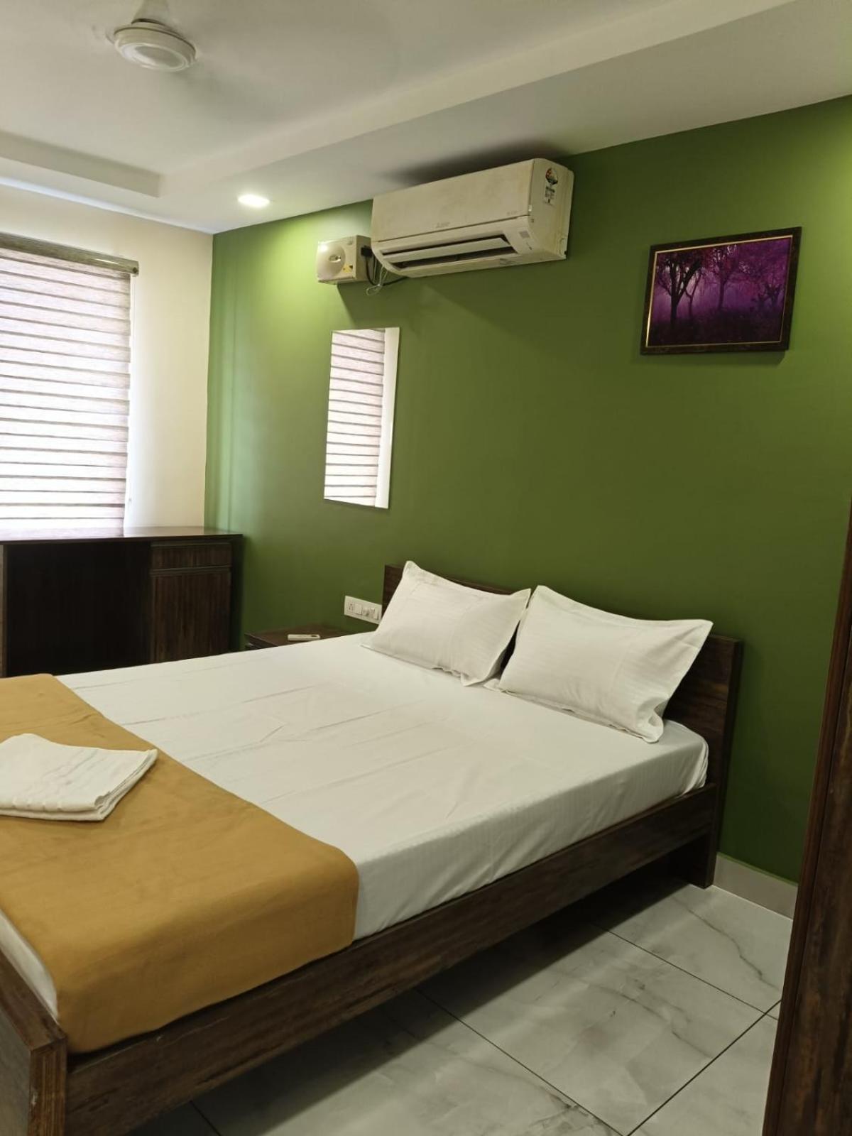 Luxe Inn Kochi Buitenkant foto